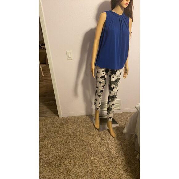 Agnes & Dora Floral Leggings - Size Large - Black and White - EUC - Picture 4 of 5